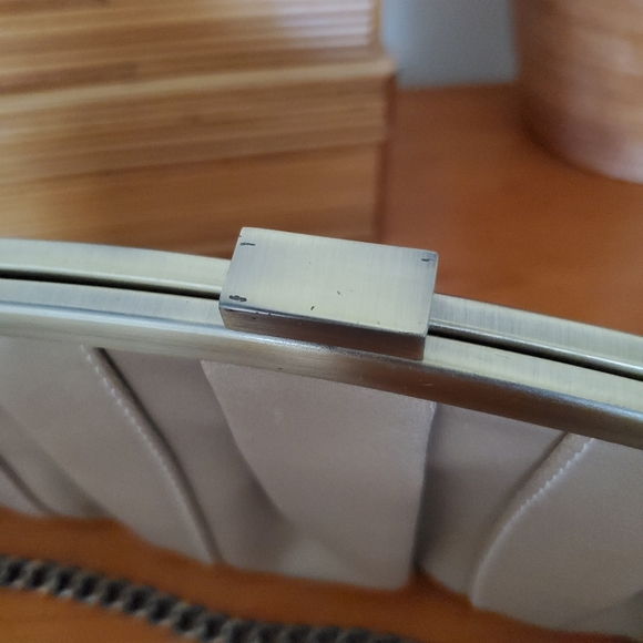 La Regale Clutch - Picture 4 of 4